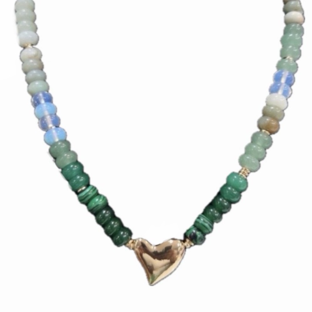 NWT ⚜️💚⚜️ ATTERRI Green Semi Precious Stone Beaded Necklace with Heart Pendant
